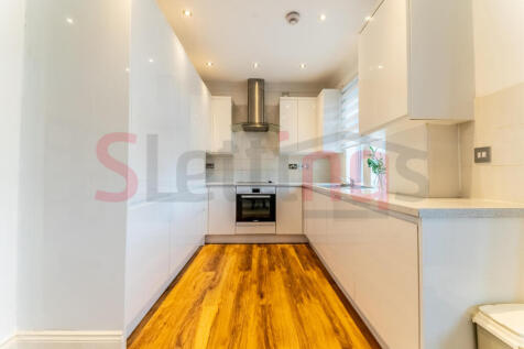 Modern 2-bedroom apartment in Edgware.Ashcombe Ga