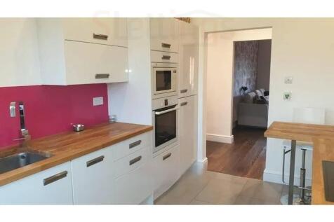 Three-bedroom apartment in Hendon Central-Florenc