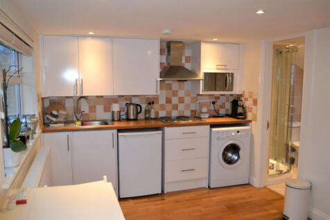 Studio flat in Hendon. All bills included.