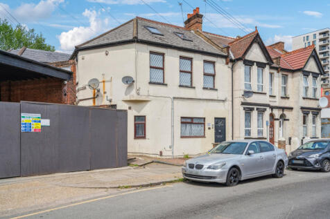 Two bedroom Ground Floor Flat In Harrow Wealdston