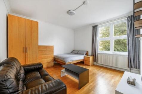 2nd  Floor Studio Flat in Ealing Common.
