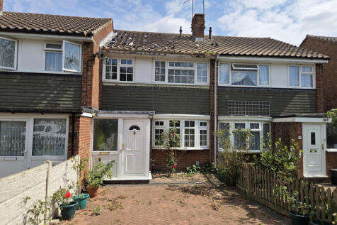 Three Bedroom Terraced House in Luton