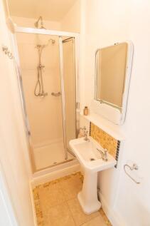 Bedroom with En Suite &amp; Balcony