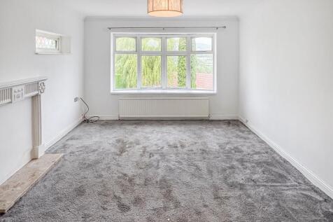 Bright &amp; Spacious Living Room with Lovely Views