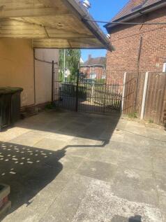 Large patio to si...