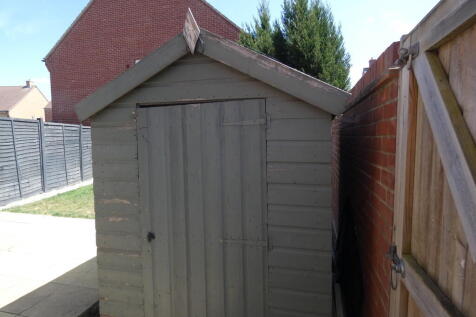 Shed in rear Gard...
