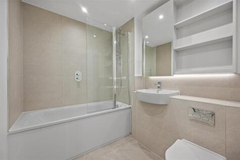 Wrealty - 25 Sloane Court - Bathroom.JPG