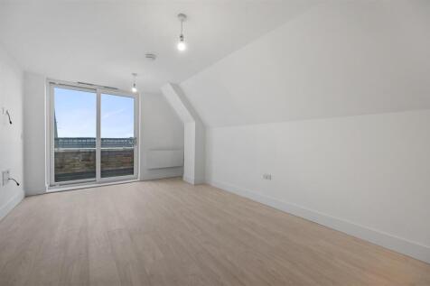 Wrealty - 25 Sloane Court - ReceptionA.JPG
