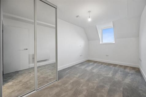 Wrealty - 25 Sloane Court - Bedoom.JPG