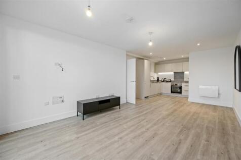 Wrealty - 27 Sloane Court - Reception.JPG