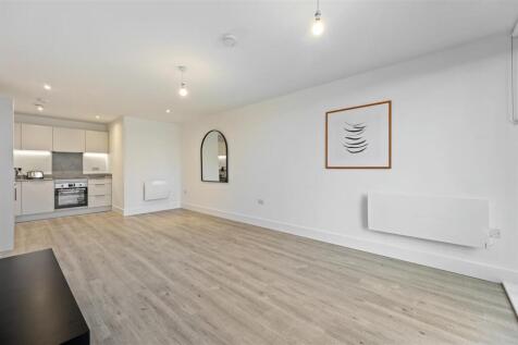 Wrealty - 27 Sloane Court - ReceptionB.JPG