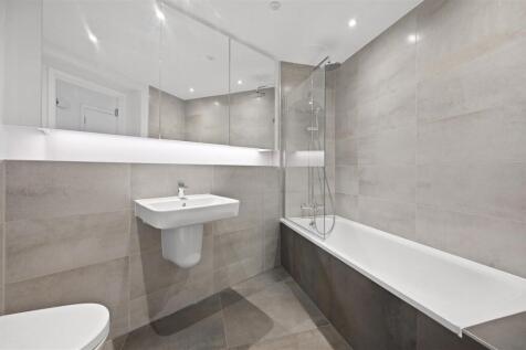 GRC- bejoux court- flat 17- bathroom 3 (1).JPG