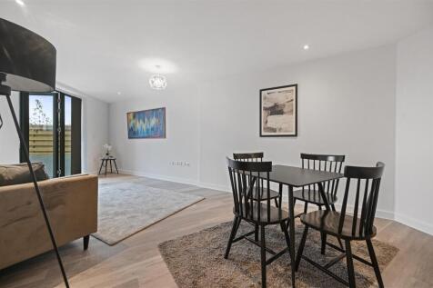 DRC- bejoux court- flat 4 - reception 1 (1).JPG