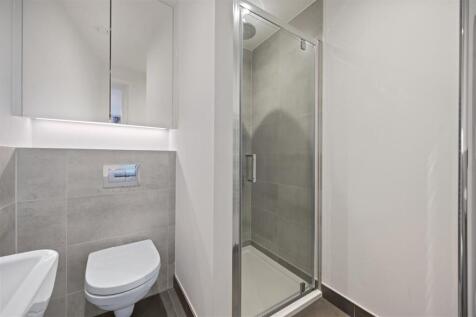 FRC- bejoux court- flat 4 - ensuite 3 (1).JPG