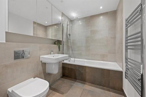JRC- bejoux court- flat 4 - bathroom 3 (1).JPG