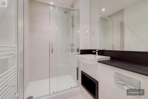6_Main Ensuite-0.jpg