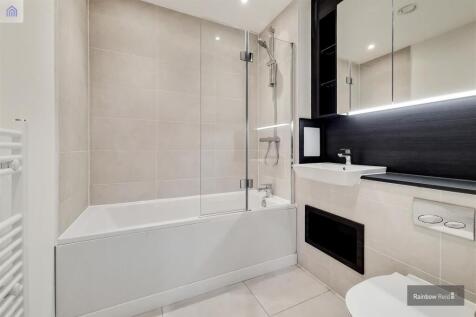 7_Bathroom-0.jpg