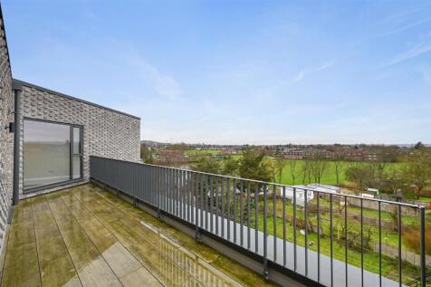 HWrealty - Flat 32, Bejoux Court - Balcony3 (1).JP