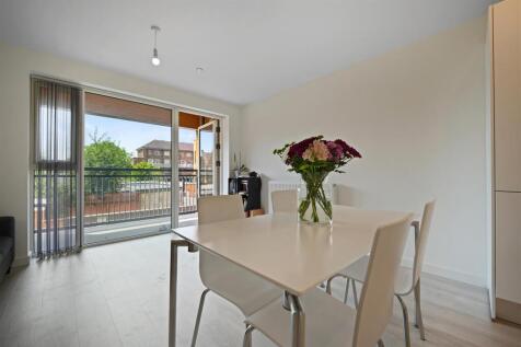 CCRR - Flat 5 Garraway Apartments Diner3 (1).JPG