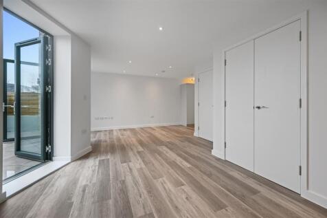 BRC- bejoux court- flat 5 - studio bedroom 6 (1).J
