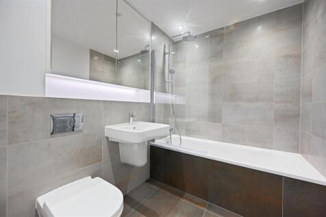 DRC- bejoux court- flat 5 - bathroom 3 (1).JPG