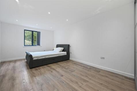 RCWREALTY- flat , 18-20 hoop lane- bedroom A3 (1).