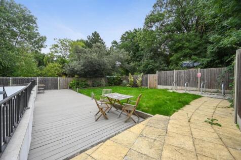 RCWREALTY- flat , 18-20 hoop lane- communal garden