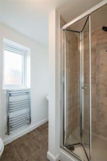 Renmore_En Suite_2.jpg