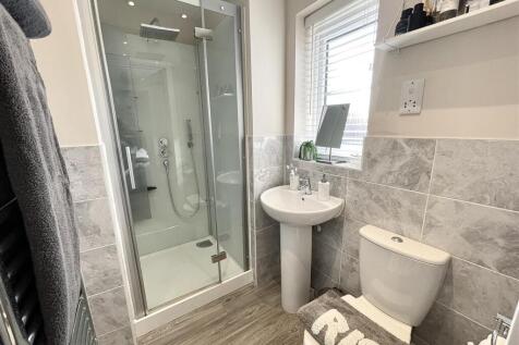 Bedroom 1 En-suite