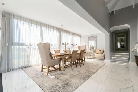 Formal dining 