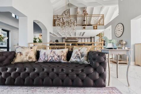 Formal lounge