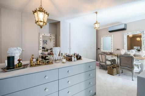 Main dressing room