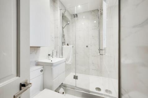 Ensuite Bedroom 2
