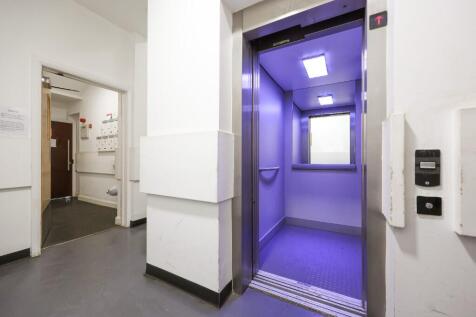 Lift / Communal hall