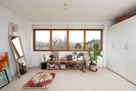 Top rear bedroom