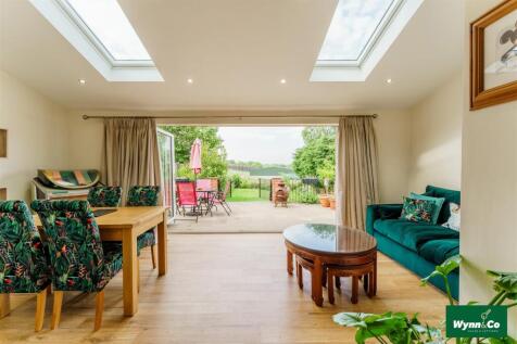 15 Lakeside Estate-1001L.jpg