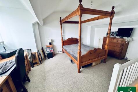 Attic Bedroom.jpg