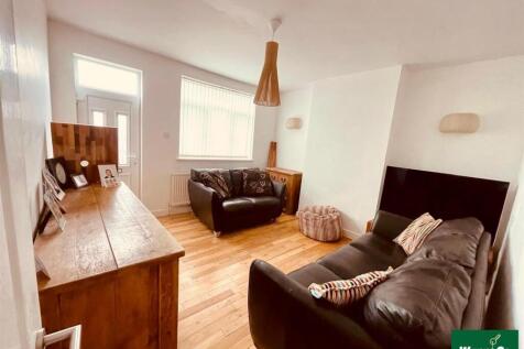 Living Room 2.jpg