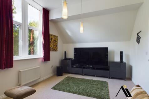 Bedroom 5/Cinema Room