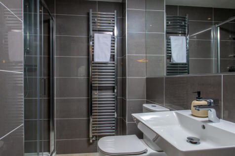 Inside view 4 bedroom Ingleby en suite