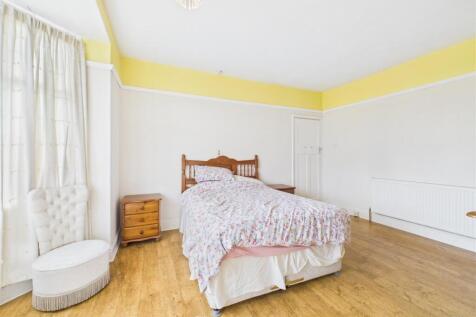 CAM01858G0-PR0109-STILL019.jpg