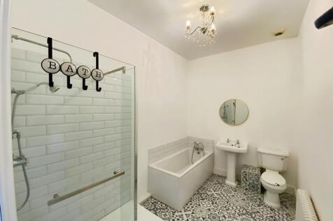 pbox-bathroom-315602.jpeg