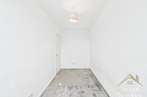 CAM01858G0-PR0117-STILL029.jpg