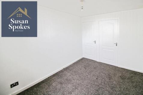 pbox-bedroom-324846.JPG