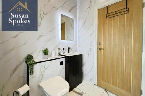 pbox-bathroom-325497.jpg