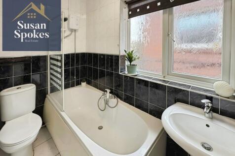 pbox-bathroom-325606.jpg