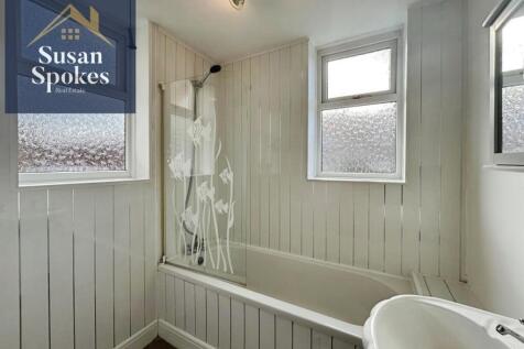pbox-bathroom-330875.jpg