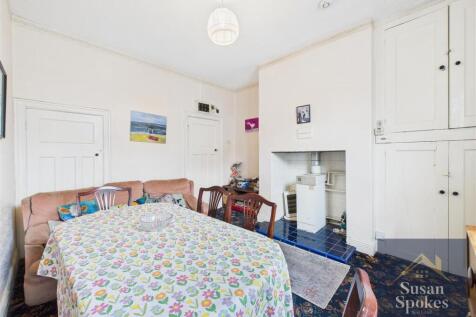 CAM01858G0-PR0170-STILL014.jpg
