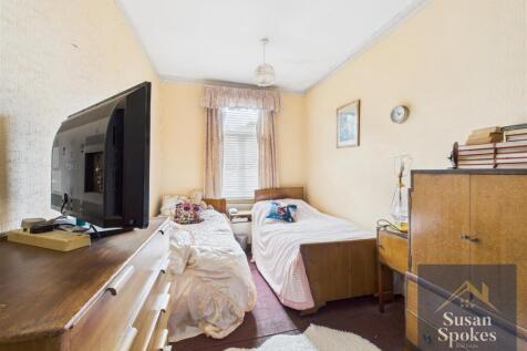 CAM01858G0-PR0170-STILL029.jpg