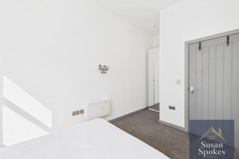 CAM01858G0-PR0168-STILL005.jpg